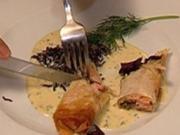 Lachs im Strudelteig an Dill-Sahne-Soße und Wildreis - Rezept