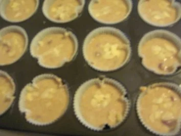 Rezept: Kirsch-Mandel-Muffins Bild Nr. 2 Kirsch-Mandel-Muffins - Rezept - Bild Nr. 2