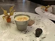 Rezept: Karamellisiertes Kirschwasserparfait in Schokoschaum Karamellisiertes Kirschwasserparfait in Schokoschaum - Rezept