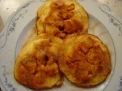 Pfannküchlein mit Äpfeln, Zucker und Zimt... die Menge reicht für 8 kl. Küchlein - Rezept