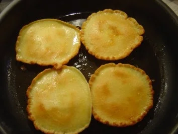 Rezept: Pfannküchlein mit Äpfeln, Zucker und Zimt... die Menge reicht für 8 kl. Küchlein Bild Nr. 3 Pfannküchlein mit Äpfeln, Zucker und Zimt... die Menge reicht für 8 kl. Küchlein - Rezept - Bild Nr. 3