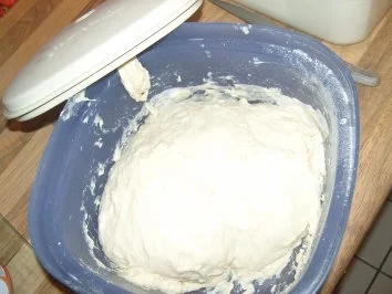 Rezept: Pizza Thunfisch, Sardellen, Oliven Bild Nr. 2 Pizza Thunfisch, Sardellen, Oliven - Rezept - Bild Nr. 2