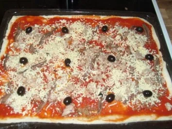 Rezept: Pizza Thunfisch, Sardellen, Oliven Bild Nr. 3 Pizza Thunfisch, Sardellen, Oliven - Rezept - Bild Nr. 3