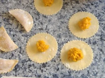 Rezept: Ravioli mit Kürbisfüllung Bild Nr. 5 Ravioli mit Kürbisfüllung - Rezept - Bild Nr. 5