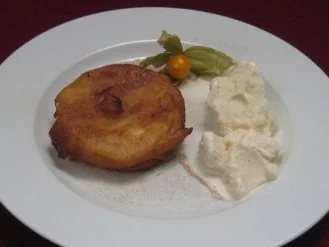 Warme Apfelküchlein mit Vanilleeis - Rezept