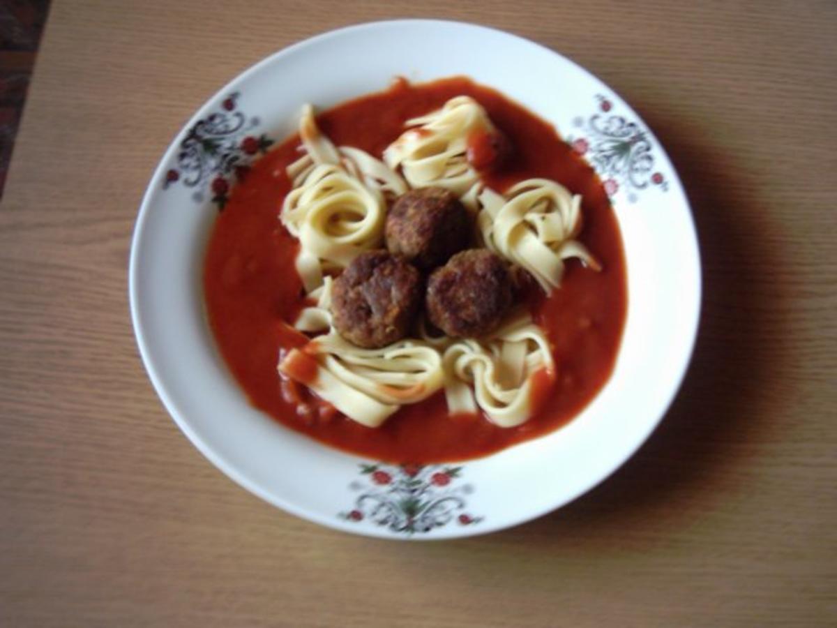 Polpettini mit Tagliatelle und Tomatensoße - Rezept By rickyundgaby