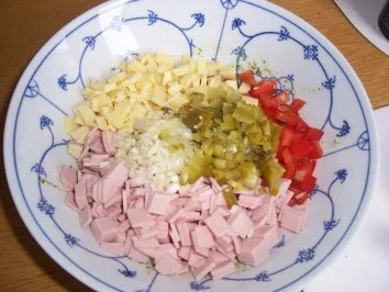 Rezept: Salat...Einfacher Wurstsalat Bild Nr. 3 Salat...Einfacher Wurstsalat - Rezept - Bild Nr. 3