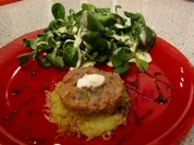 Rezept: Lachstartar auf Rรถsti an Feldsalat Lachstartar auf Rรถsti an Feldsalat - Rezept