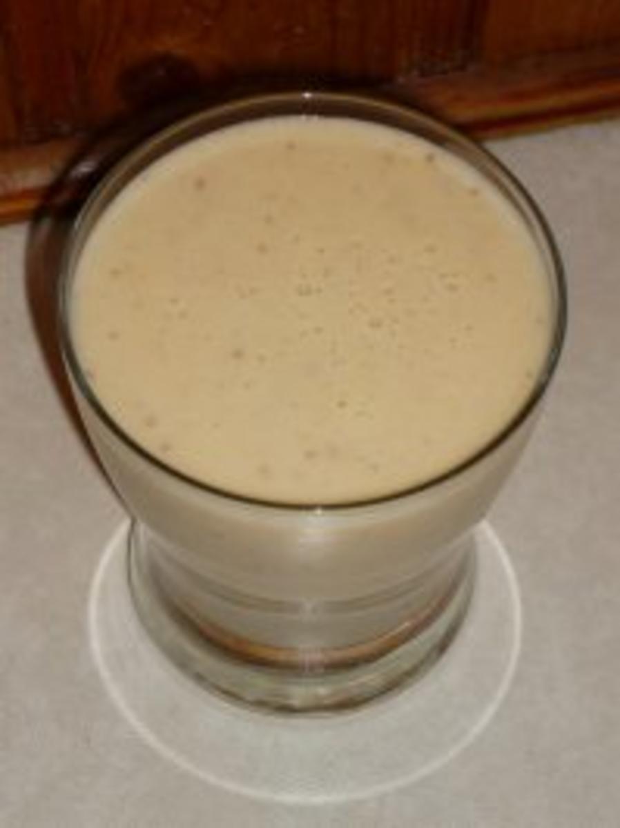 Mandeldrink mit Banane und Datteln - Rezept Eingereicht von Ireland76