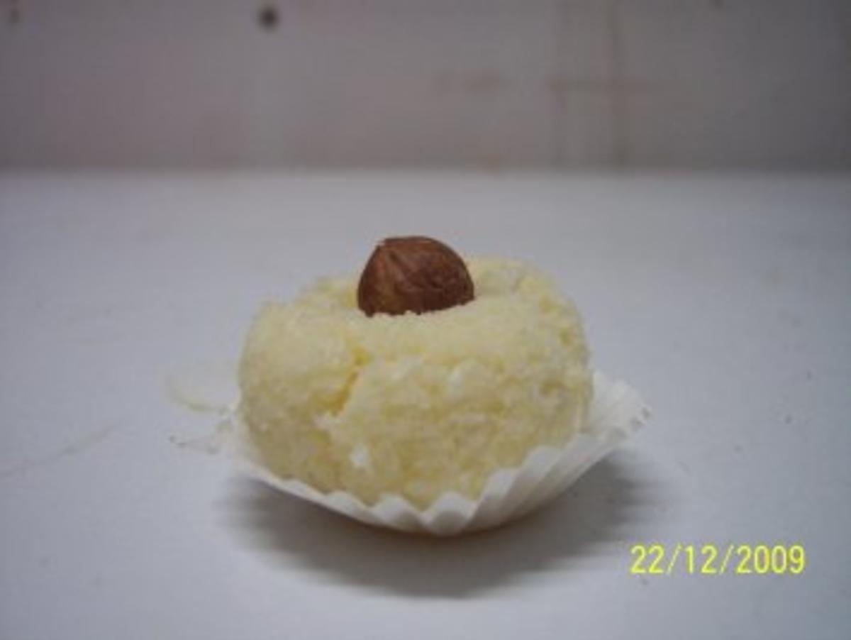 Kokoskugeln ( Raffaello) - Rezept mit Bild - kochbar.de