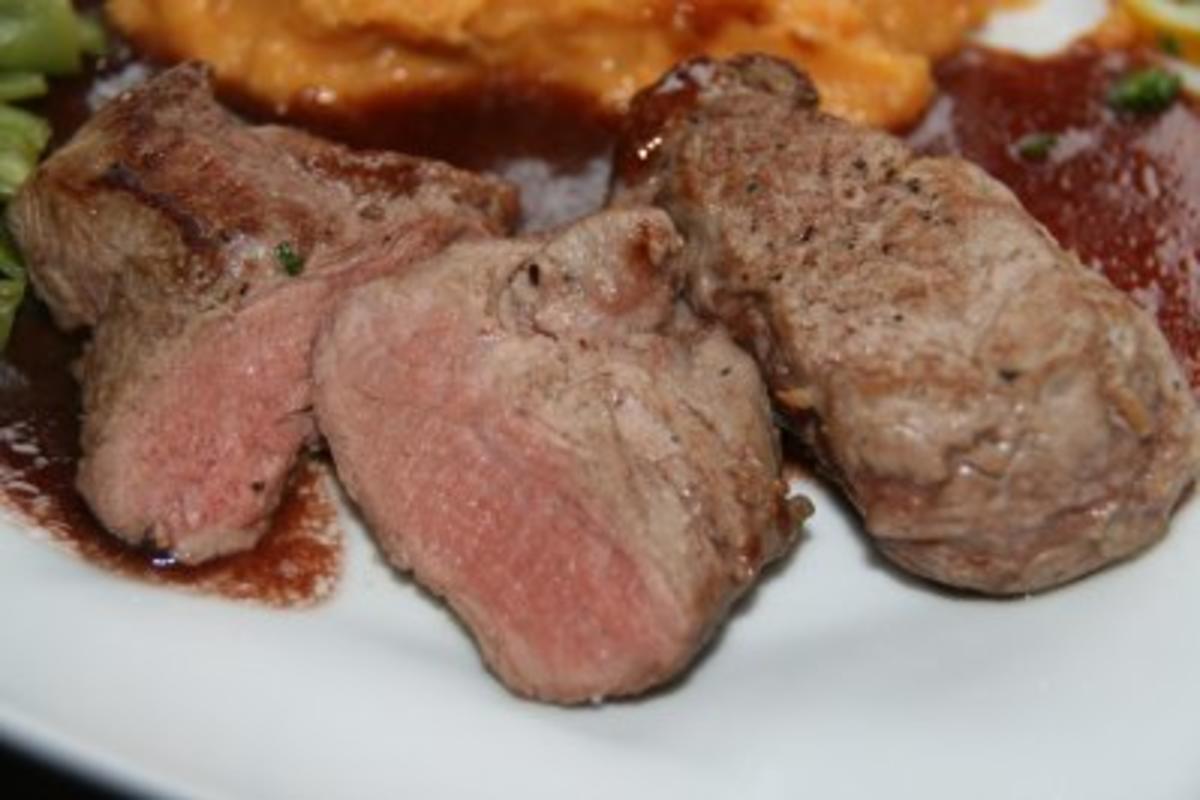 Schwein: Schweinefilet an Lebkuchensoße mit Süßkartoffelpüree - Rezept ...