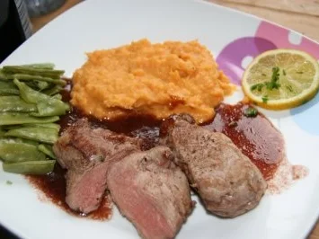 Schwein: Schweinefilet an Lebkuchensoße mit Süßkartoffelpüree - Rezept - Bild Nr. 7