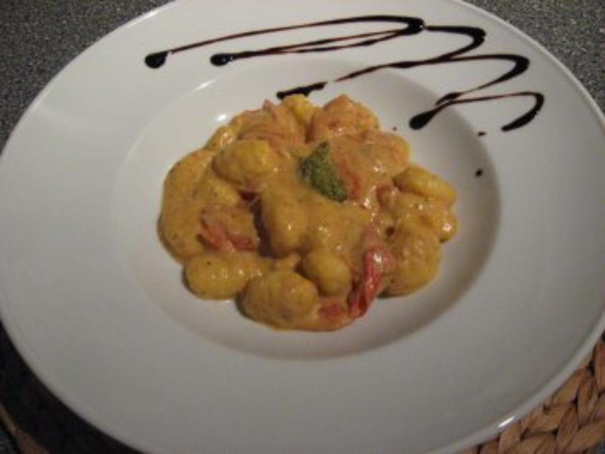 Gnocci in Pesto-Tomaten-Crème - Rezept Durch julchen_chris84