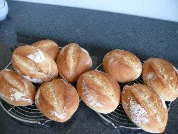 Rezept: Frühstücksbrötchen mit Schnitt Frühstücksbrötchen mit Schnitt - Rezept