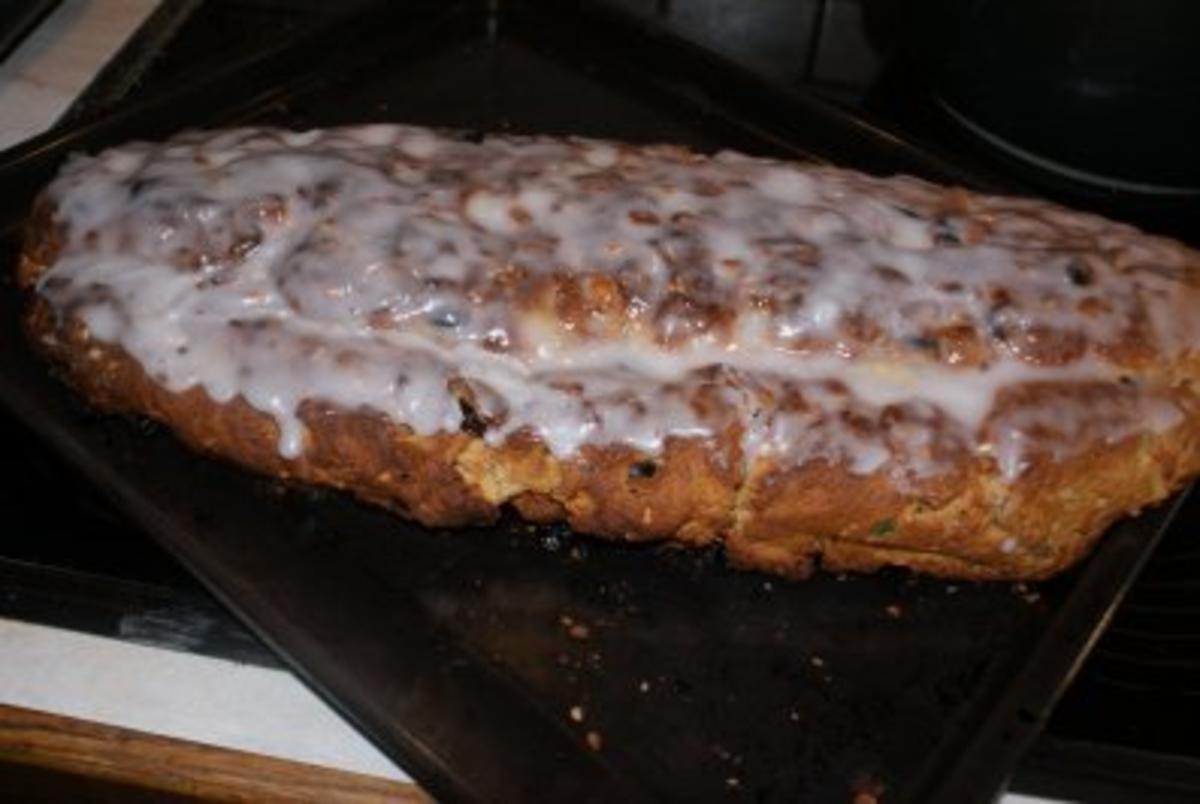 Christstollen traditionells Gebäck für Weihnachten - Rezept mit Bild ...