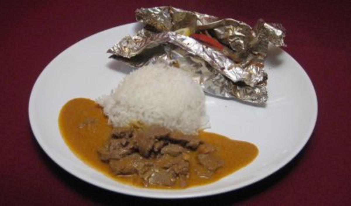 Curryrind in süßer Erdnuss-Soße trifft gebackenen Fisch in Ingwer-Austernsoße - Rezept