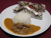 Curryrind in süßer Erdnuss-Soße trifft gebackenen Fisch in Ingwer-Austernsoße - Rezept