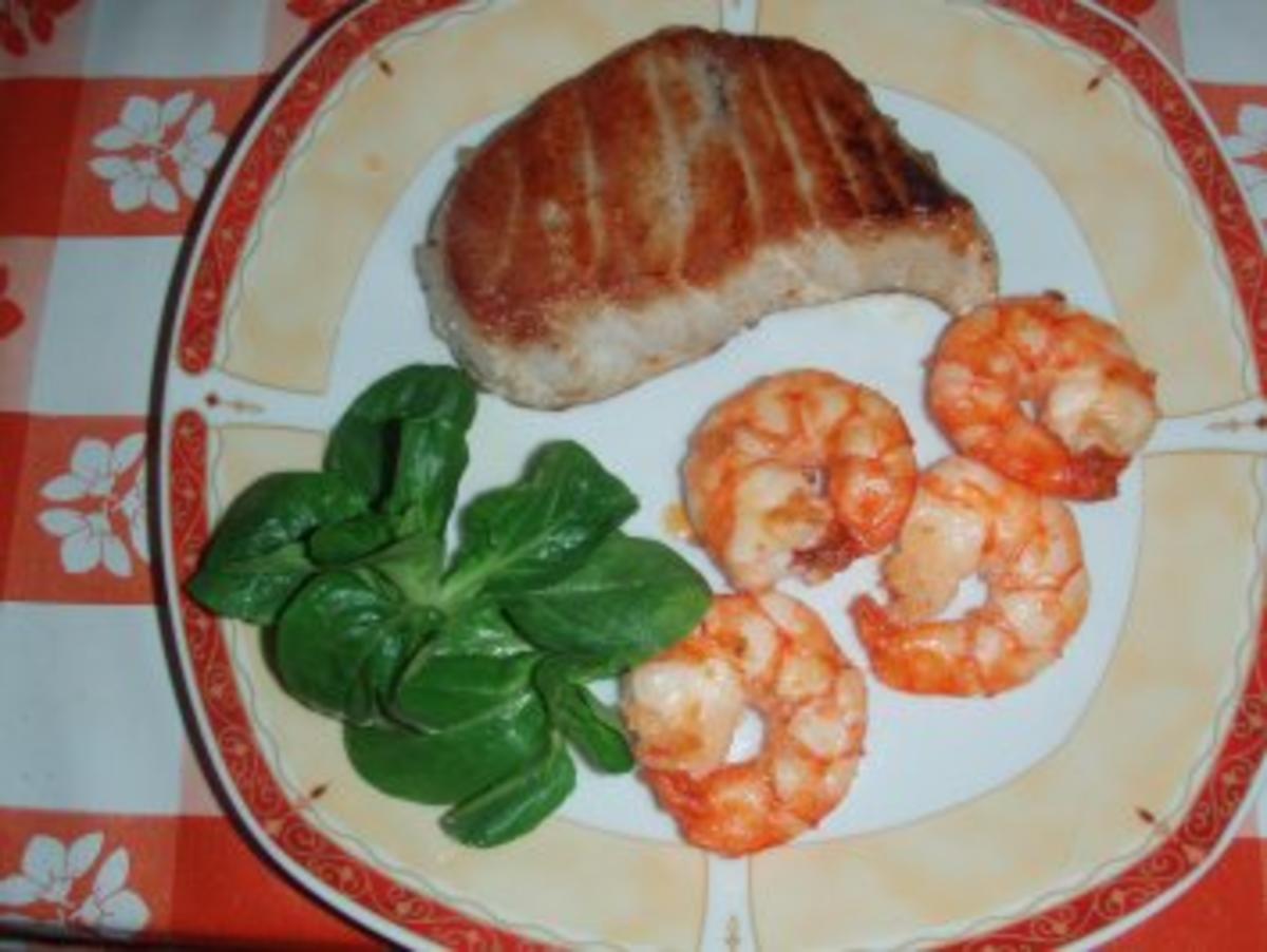 Thunfisch -  Riesencrevetten ohne Schalen und ein gemischter Salat - Rezept