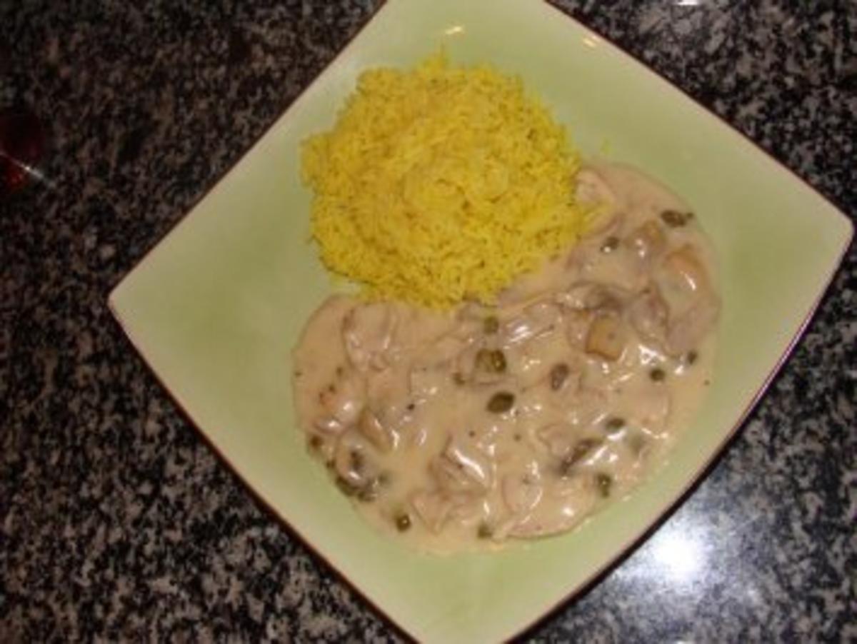Geflügel : - Hühnerfrikassee - mit Reis und Salat - Rezept