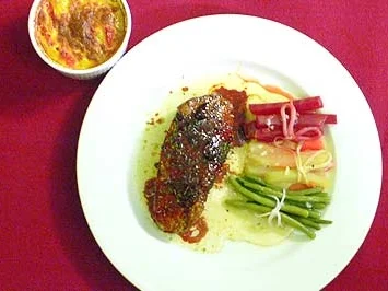 Gebratene Entenbrust mit Gemüsepäckchen und Kartoffel-Tomaten-Gratin - Rezept