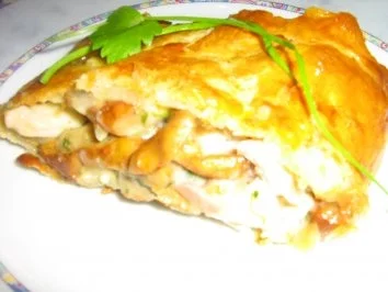 Rezept: Hähnchenbrustfiletstreifen mit Pfifferlingen im Blätterteigmantel Hähnchenbrustfiletstreifen mit Pfifferlingen im Blätterteigmantel - Rezept