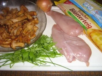 Rezept: Hähnchenbrustfiletstreifen mit Pfifferlingen im Blätterteigmantel Bild Nr. 2 Hähnchenbrustfiletstreifen mit Pfifferlingen im Blätterteigmantel - Rezept - Bild Nr. 2