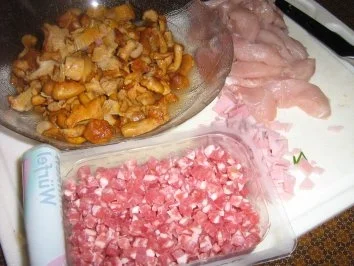 Rezept: Hähnchenbrustfiletstreifen mit Pfifferlingen im Blätterteigmantel Bild Nr. 3 Hähnchenbrustfiletstreifen mit Pfifferlingen im Blätterteigmantel - Rezept - Bild Nr. 3