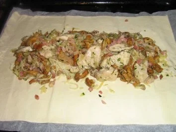 Rezept: Hähnchenbrustfiletstreifen mit Pfifferlingen im Blätterteigmantel Bild Nr. 6 Hähnchenbrustfiletstreifen mit Pfifferlingen im Blätterteigmantel - Rezept - Bild Nr. 6