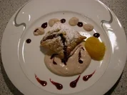 Blätterteigtasche mit Rotweinpflaume und Maronensauce an Orangen-Sorbet - Rezept