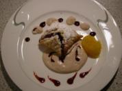 Blätterteigtasche mit Rotweinpflaume und Maronensauce an Orangen-Sorbet - Rezept