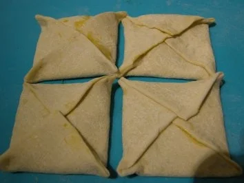 Blätterteigtasche mit Rotweinpflaume und Maronensauce an Orangen-Sorbet - Rezept - Bild Nr. 2