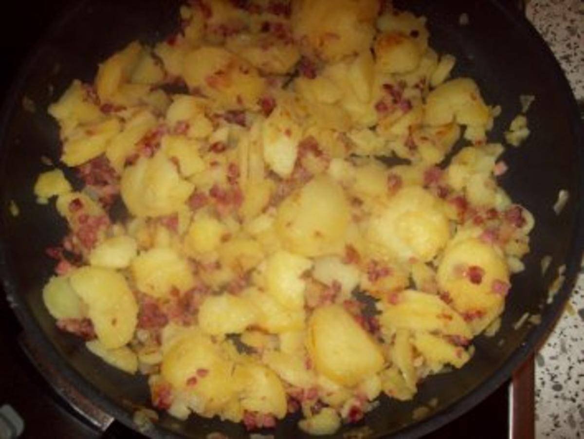 Kartoffelpfanne mit Speck , Eier  und Debrecziner - Rezept - Bild Nr. 4