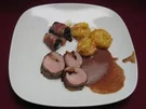 Rezept: Schweinefilet mit Pflaumen, Mandelkartoffeln und Mangold-Speck-Röllchen Schweinefilet mit Pflaumen, Mandelkartoffeln und Mangold-Speck-Röllchen - Rezept