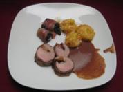 Schweinefilet mit Pflaumen, Mandelkartoffeln und Mangold-Speck-Röllchen - Rezept