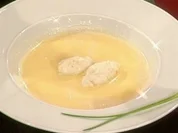 Rezept: Steckrübensuppe mit Zanderklößchen (Margarethe Schreinemakers) Steckrübensuppe mit Zanderklößchen (Margarethe Schreinemakers) - Rezept