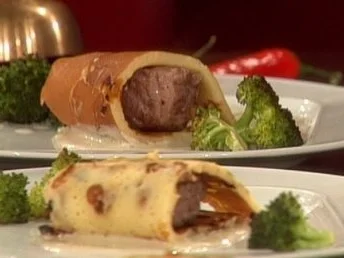 Schweinefilet im Aprikosenmantel und Blauschimmelsauce (Giovanni Zarella) - Rezept