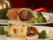 Schweinefilet im Aprikosenmantel und Blauschimmelsauce (Giovanni Zarella) - Rezept