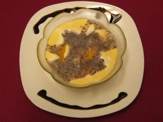 Pochierter Pfirsich mit Zabaione und Pitahayasoße - Rezept