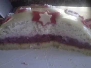 Rezept: Torten: Weihnachtstorte mit Walnuss-Sahne und Marzipan Bild Nr. 6 Torten: Weihnachtstorte mit Walnuss-Sahne und Marzipan - Rezept - Bild Nr. 6