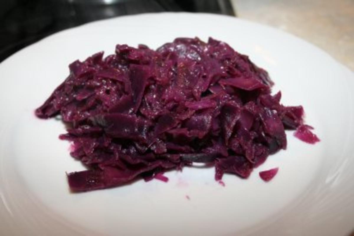 Apfelrotkohl.herbstliche/winterliche Beilage zu allen Wild- und