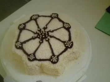 Torten: Weihnachtsstern mit Eierlikör-Kokos-Sahne - Rezept