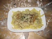 Lachs mit Zitronen-Dill-Soße und Bandnudeln - Rezept