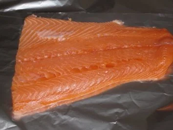 Rezept: Lachs mit Zitronen-Dill-Soße und Bandnudeln Bild Nr. 2 Lachs mit Zitronen-Dill-Soße und Bandnudeln - Rezept - Bild Nr. 2