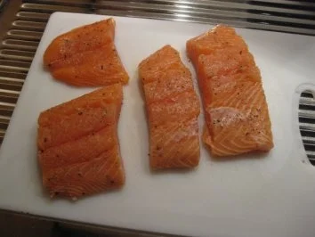 Rezept: Lachs mit Zitronen-Dill-Soße und Bandnudeln Bild Nr. 3 Lachs mit Zitronen-Dill-Soße und Bandnudeln - Rezept - Bild Nr. 3