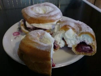 Rezept: Windbeutel mit Kirsch-Sahne-Füllung Bild Nr. 6 Windbeutel mit Kirsch-Sahne-Füllung - Rezept - Bild Nr. 6