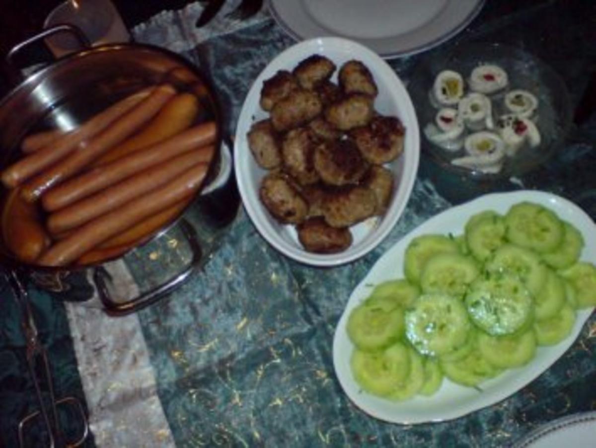 Heiligaben traditionell mit Kartoffelsalat und Würstchen - Rezept - Bild Nr. 2