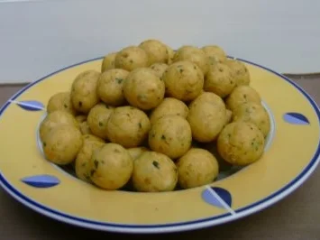 Rezept: Suppenklößchen - die Alternative zu Markklößchen - mit Butter Suppenklößchen - die Alternative zu Markklößchen - mit Butter - Rezept