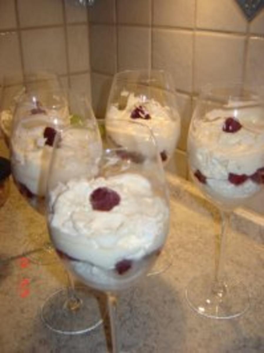 Bilder für Himbeer-Baiser Sahne - Rezept