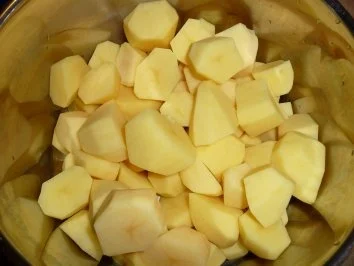 Rezept: Kartoffelcremesuppe mit Lachskaviar Bild Nr. 7 Kartoffelcremesuppe mit Lachskaviar - Rezept - Bild Nr. 7