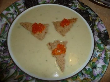 Rezept: Kartoffelcremesuppe mit Lachskaviar Kartoffelcremesuppe mit Lachskaviar - Rezept